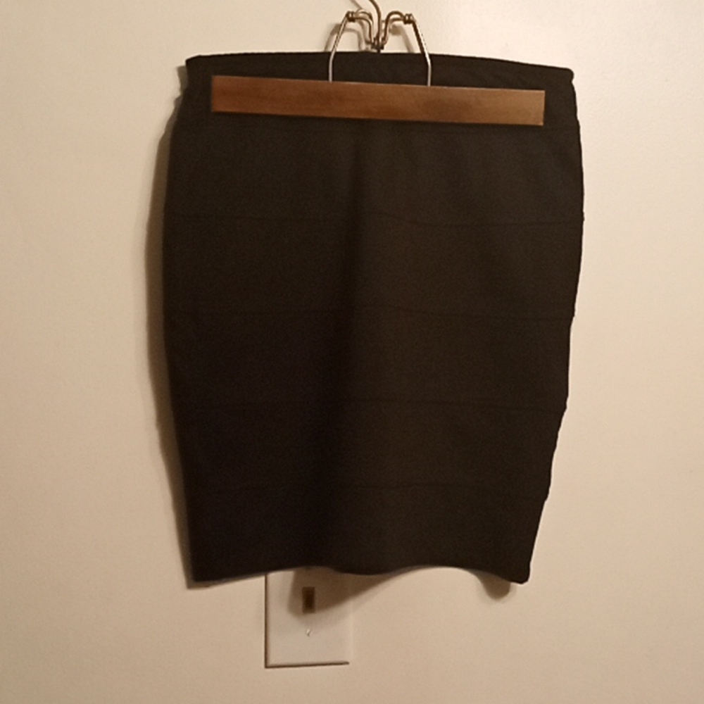 Basic House Elastic Waist Mini Skirt Size Medium